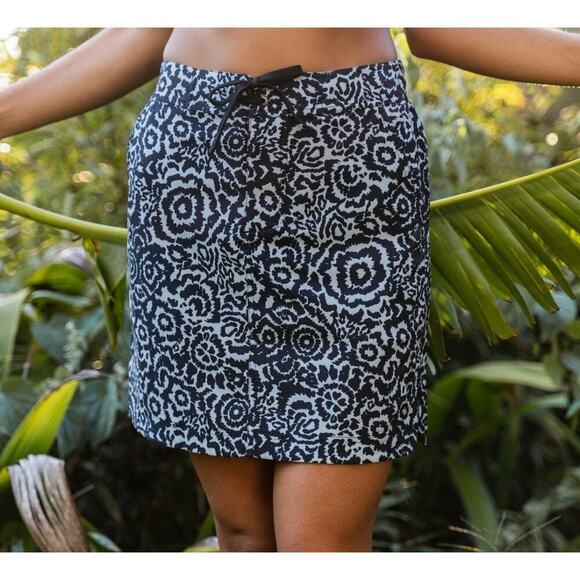 RipSkirt Hawaii Sport Skirt Length 2 Womens Large Night Blooms Floral Tie Waist - Picture 2 of 12